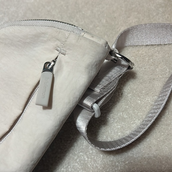 Lululemon All Night Festival Bag 2L - Picture 7 of 9